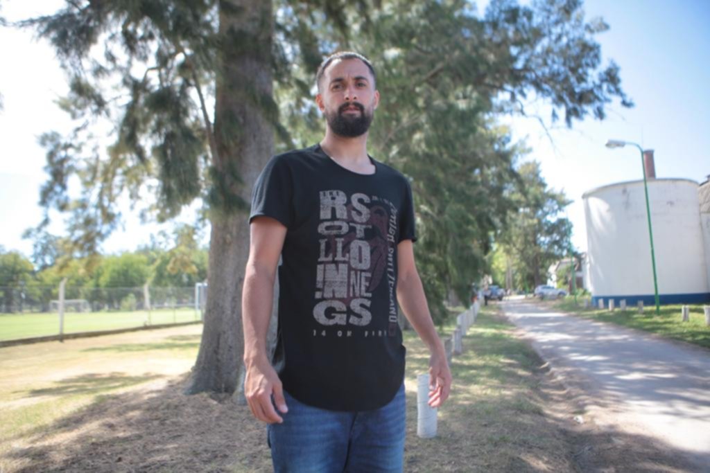 “Jugar de entrada con esta camiseta y convertir, me trae lindos recuerdos”