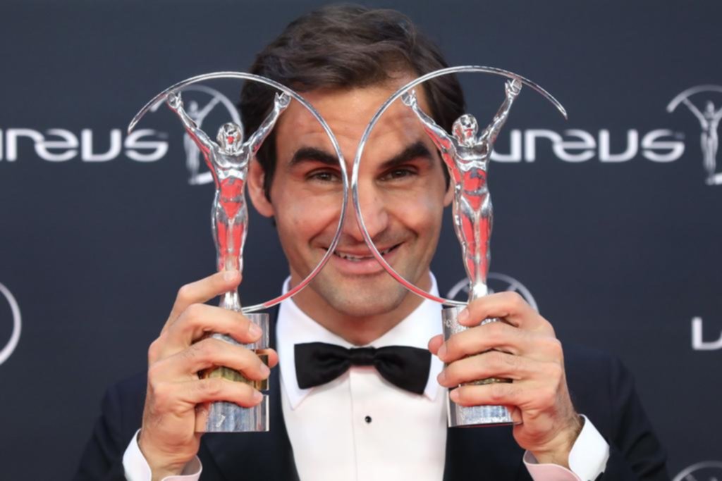 Federer sigue cosechando premios tras ser elegido el mejor deportista de 2017