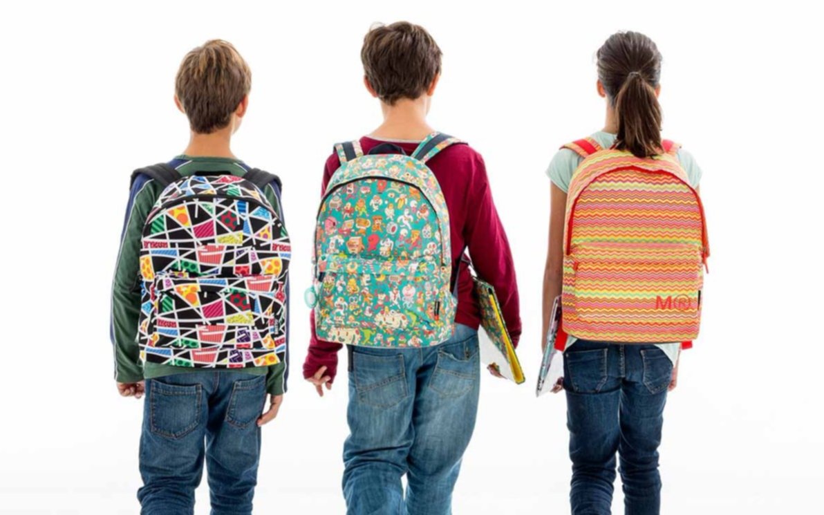 Advierten que la mochila no debe superar el 15 por ciento del peso corporal del niño