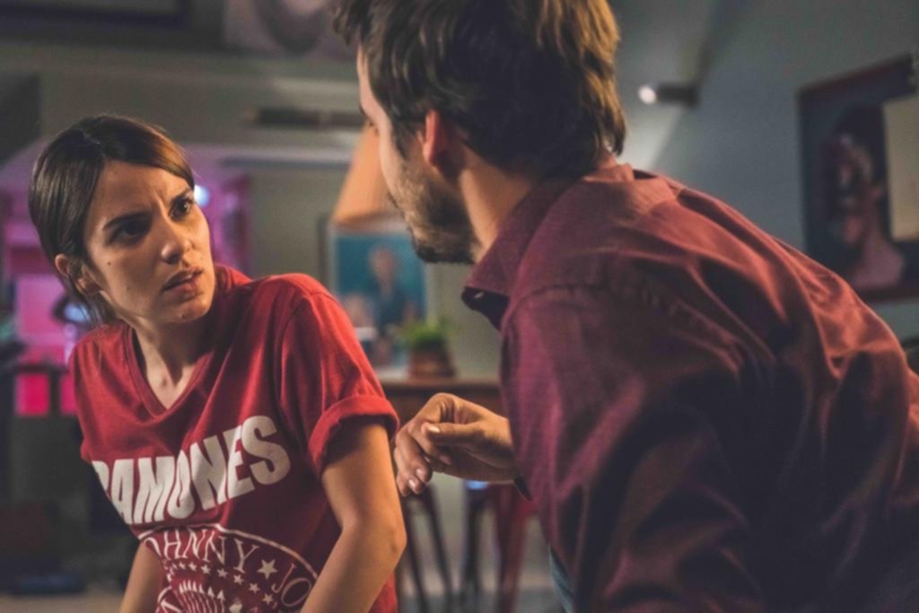 “Anoche”: las presiones de la mujer moderna hechas comedia