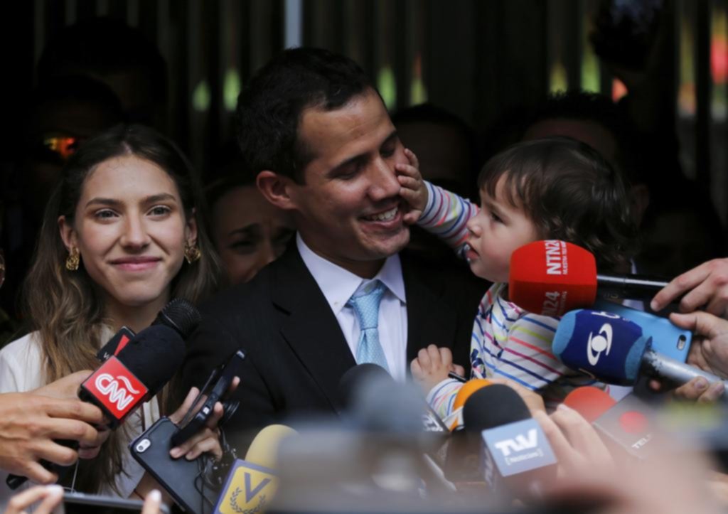 Cercado por la crisis, Maduro le vende oro a Emiratos Árabes