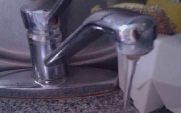 Crece el malestar de los vecinos por cortes de luz y agua