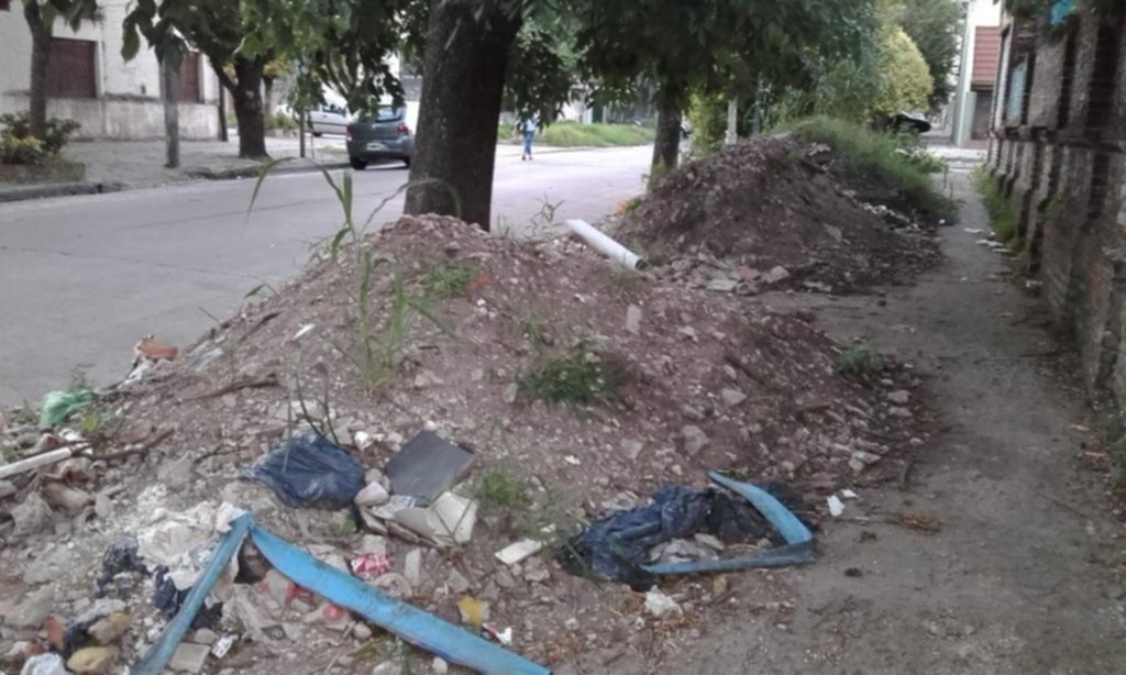 Denuncian que la esquina de 47 y 23 está “a la miseria”