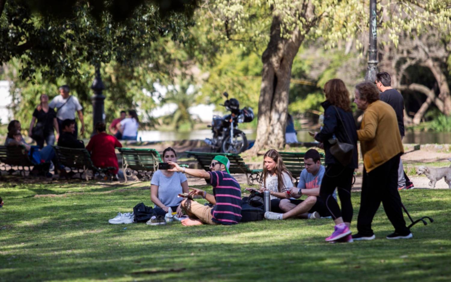 Temperatura agradable y pocas nubes: un sábado ideal para plaza y mates