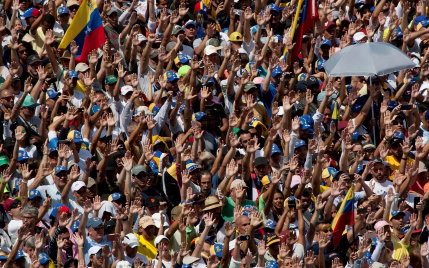 FOTOS.- Venezuela, partida en dos por las marchas