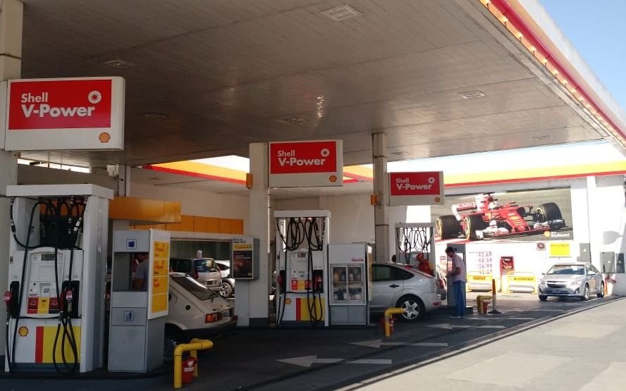 Las estaciones de servicio de Shell suben el precio de los combustibles un 2% desde mañana