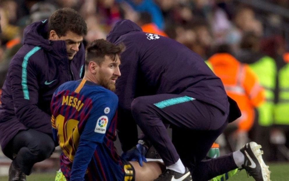 Se lesionó Messi y prenden velas para que llegue al clásico ante el Madrid
