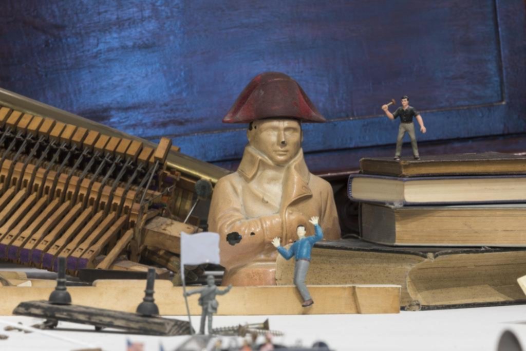 Liliana Porter y sus pequeñas figuras ofrecen una reflexión sobre la memoria en una muestra en Miami