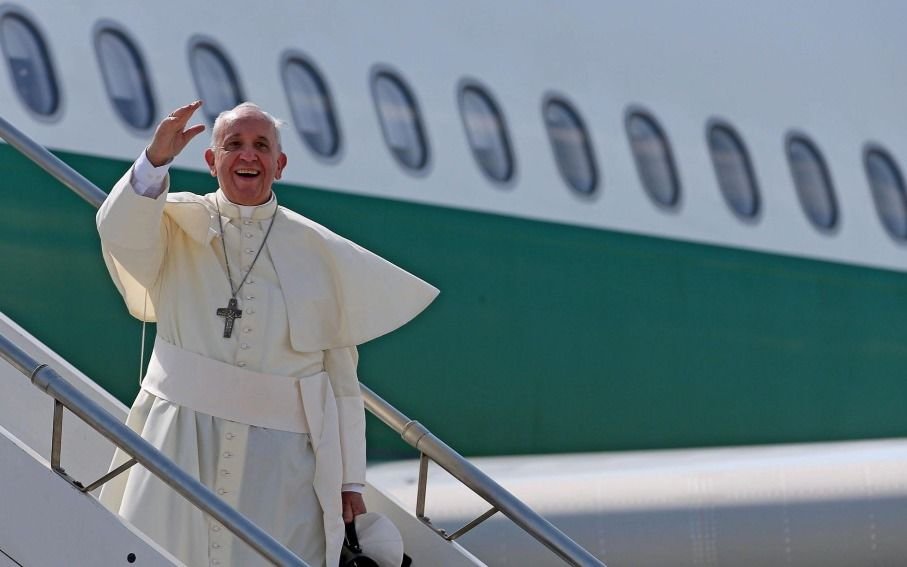 Francisco inicia su visita histórica a Emiratos Árabes Unidos