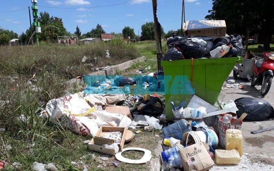 Señalan falta de contenedores de basura en zona de Villa Elvira