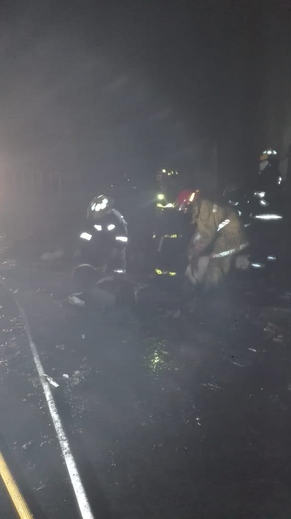 Se incendió una fábrica de trapos de piso en el Parque Industrial local