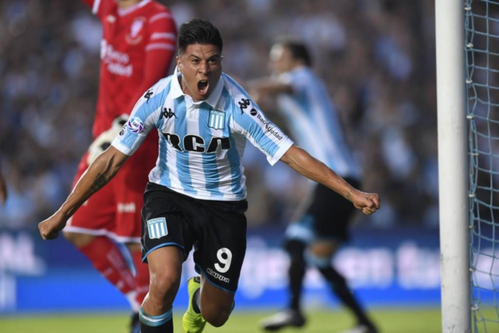 Racing le ganó 3-1 a Huracán y de nuevo es el único líder, tres puntos por arriba de Defensa