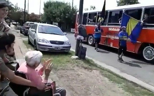 El gran gesto de hinchas de Boca con una abuela de Hurlingham que cumplió años