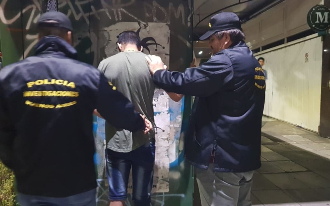 Detuvieron a un hombre acusado de obligar a prostituir a una transexual
