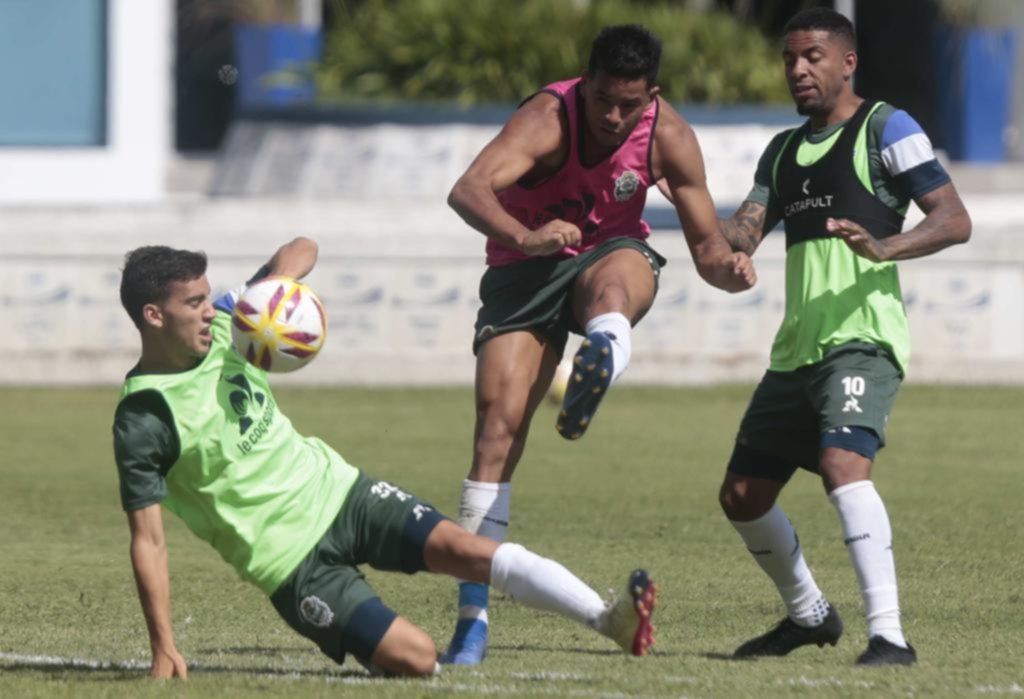 Troglio comenzó a probar, y Mansilla se metió entre los once