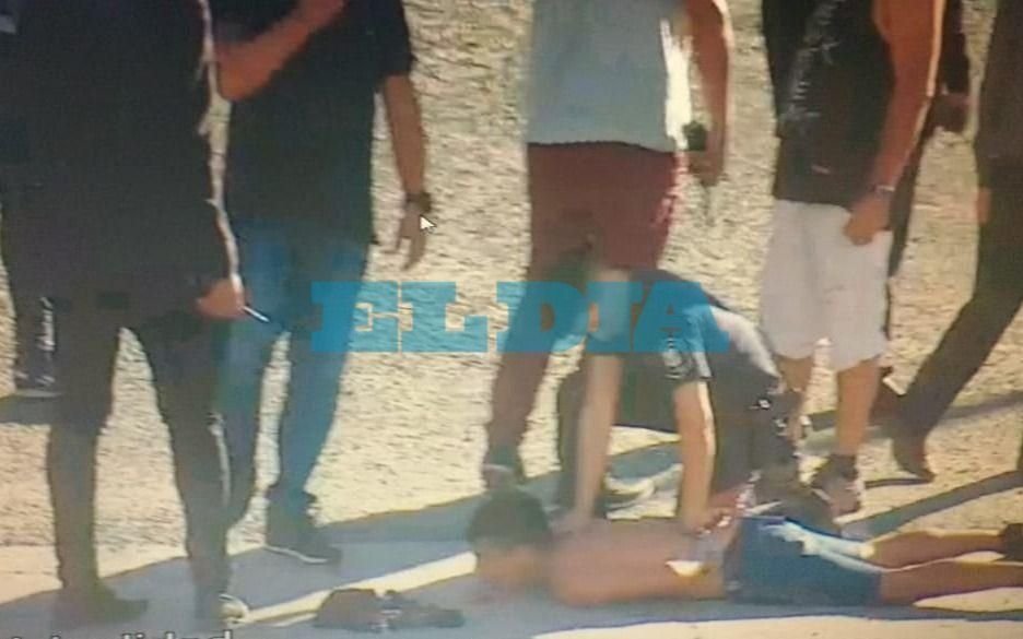 Detuvieron en Plaza Moreno a un joven por un robo