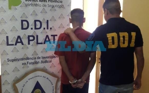 Villa Elvira: cayó un joven acusado de apuñalar a un vecino por que no le quiso dar un cigarro