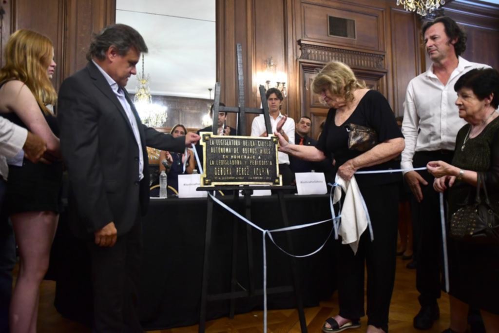 Homenaje y reclamos a un año de la muerte de la periodista Débora Pérez Volpin