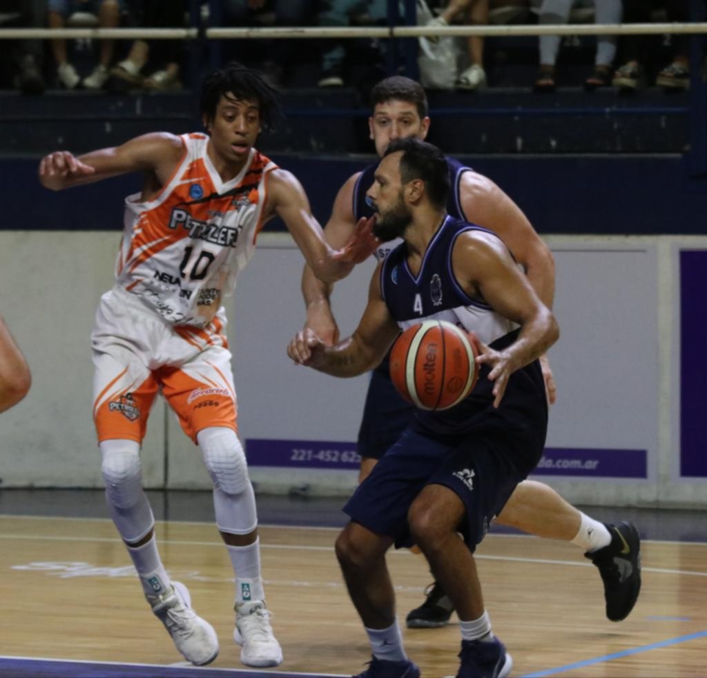 No pudo mantener el nivel Gimnasia y Petrolero se lo dio vuelta en el Poli
