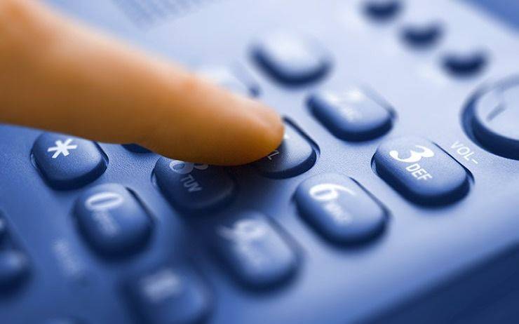 Está sin servicio telefónico y reclama porque "siempre hablo con máquinas programadas"