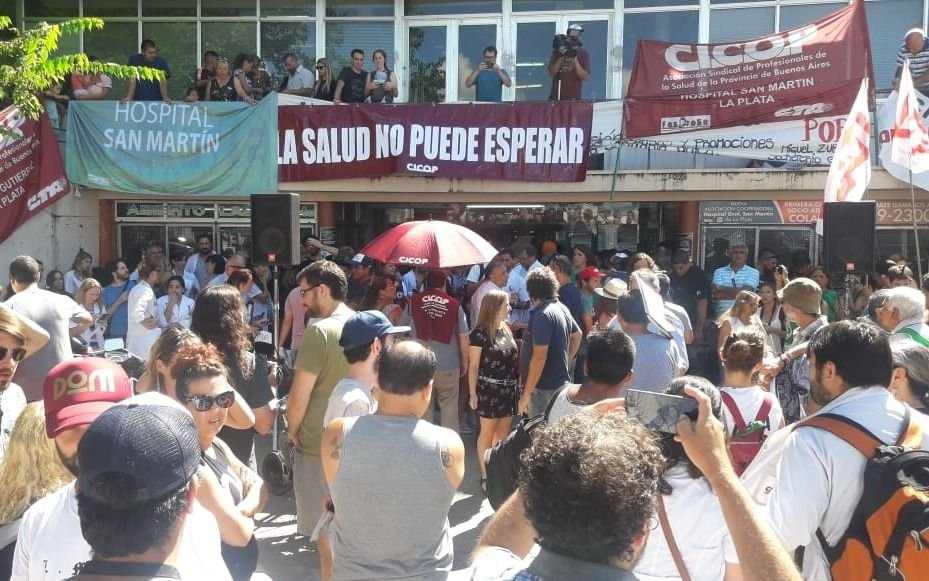 Protesta frente al Hospital San Martín por la salud pública