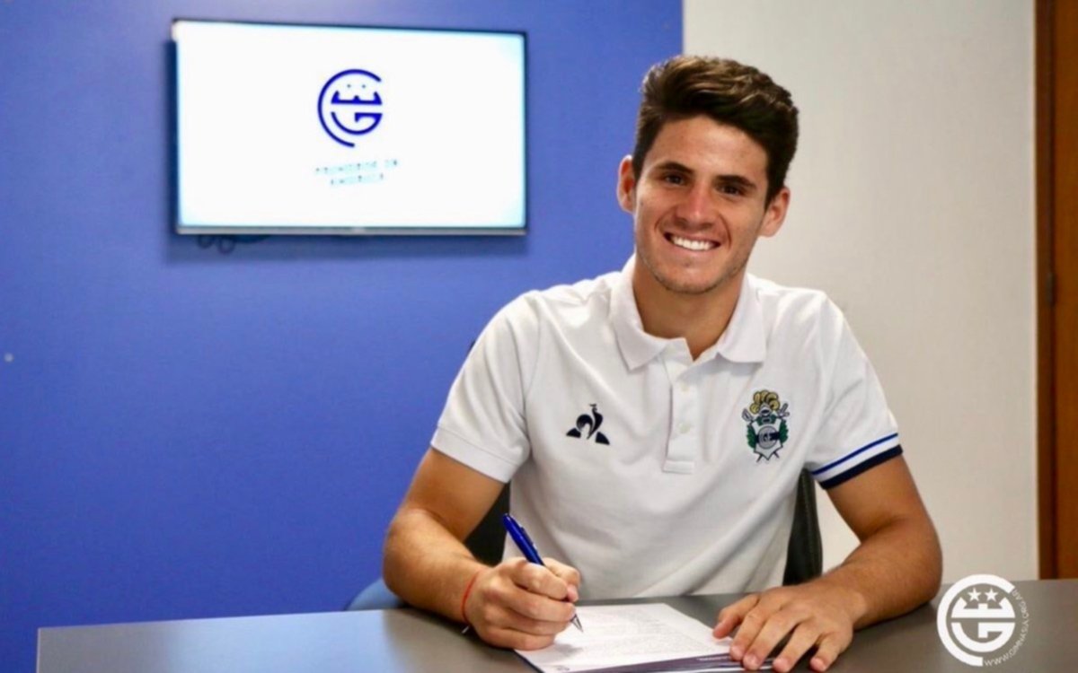 Calderón firmó su primer contrato con Gimnasia
