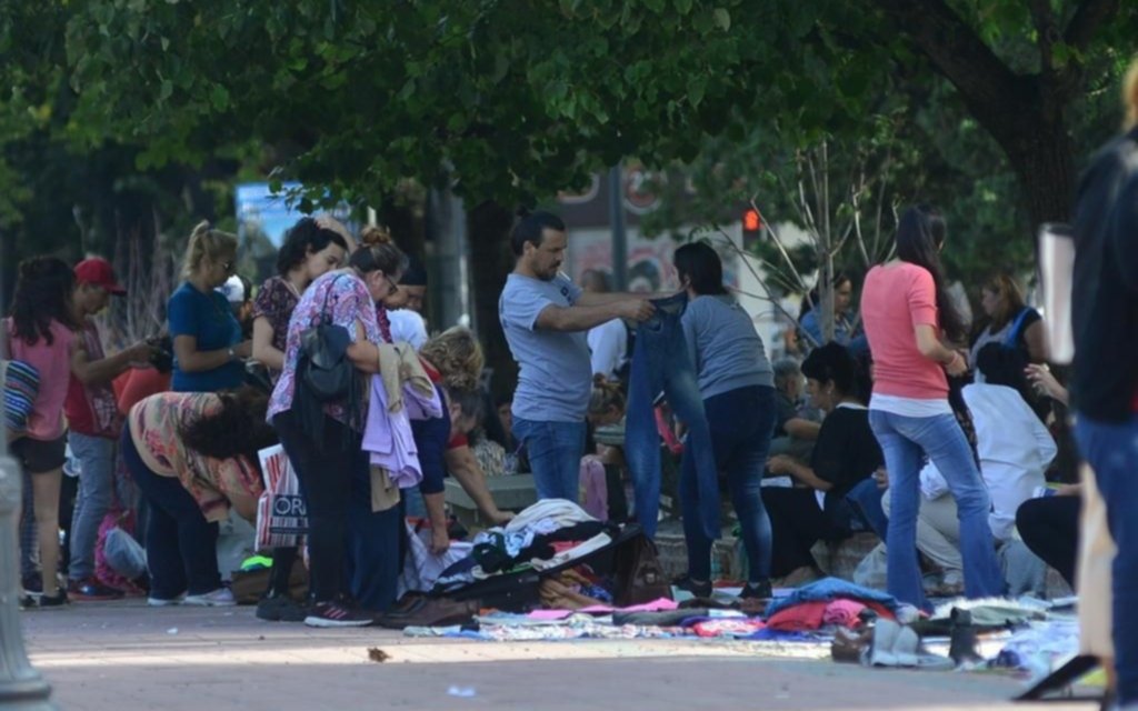 La venta ilegal callejera volvió a crecer en La Plata en el último trimestre de 2018