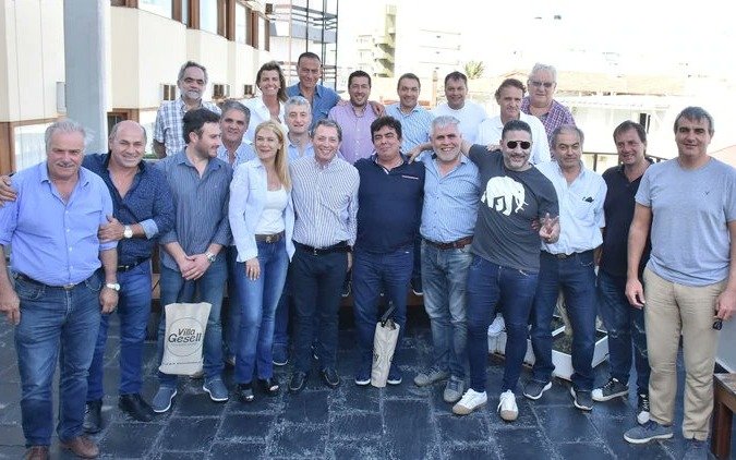 El PJ bonaerense repudió las "extorsiones" y "carpetazos a intendentes", y los atribuyó a la campaña