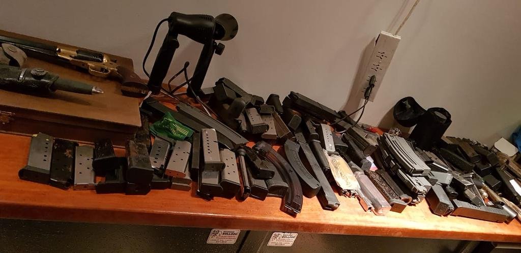 Allanaron la casa de un gremialista cercano a Balcedo y secuestraron más de cien armas