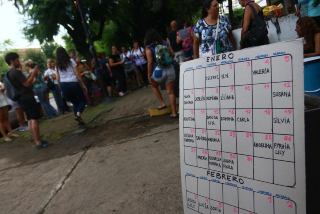 Tras la violación en un asalto, decenas de mujeres salieron a las calles de Villa Elisa