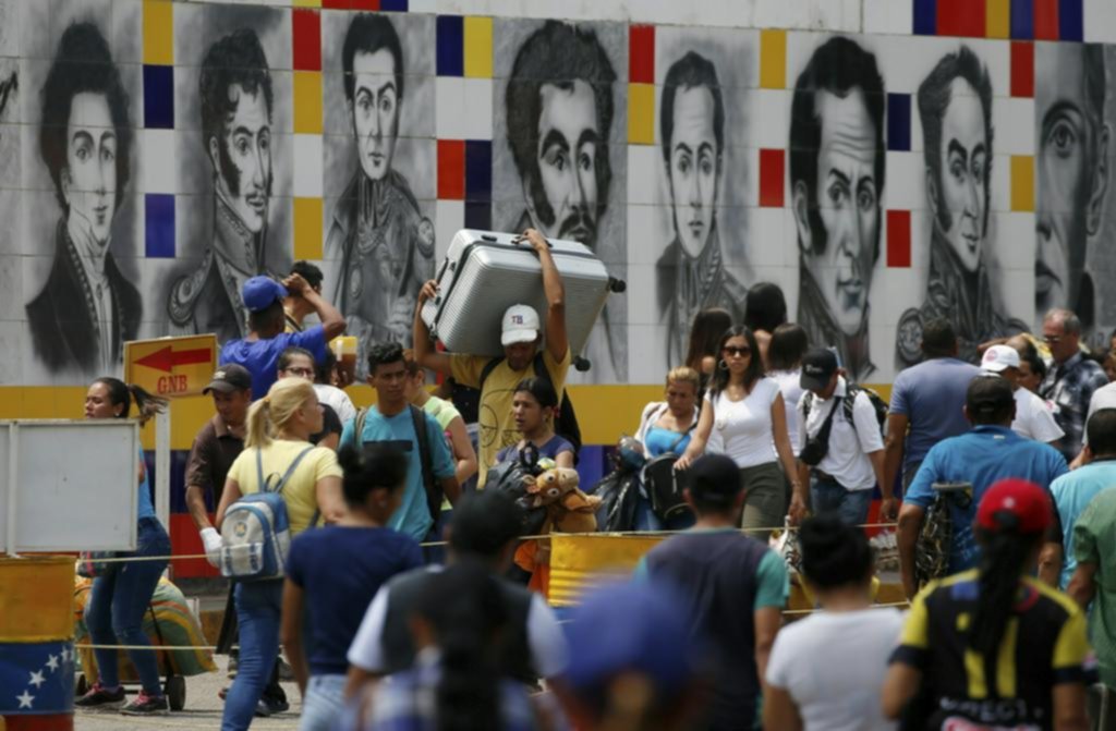 Suman voluntarios para distribuir la ayuda en Venezuela