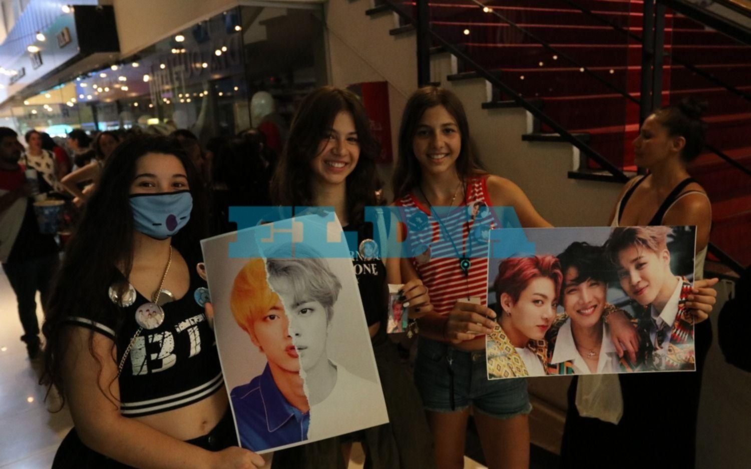 El BTS llega a pantalla grande y convoca a decenas de jóvenes