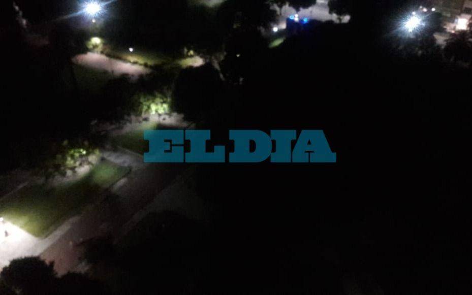 Señalan falta de iluminación en plaza San Martín