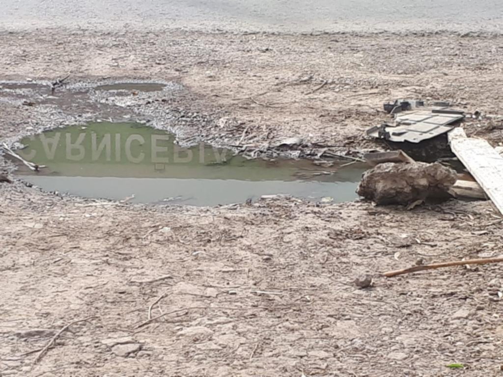 Un caño roto provoca una “laguna” en Arana y 28