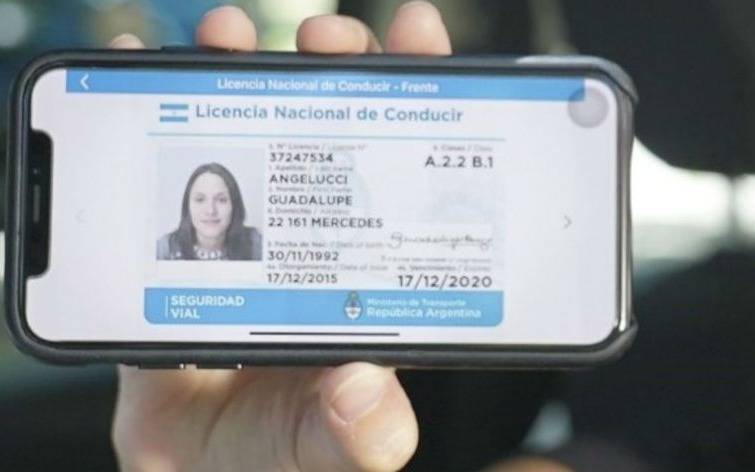 Más de 170 mil personas bajaron hoy la aplicación por la licencia de conducir digital