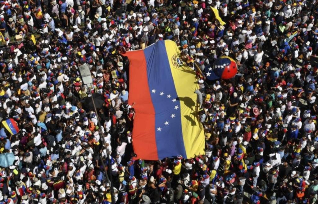 Masiva marcha en Venezuela por la ayuda humanitaria