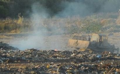 Denuncian que prenden fuego en una cantera y en barrio Monasterio no pueden ni respirar