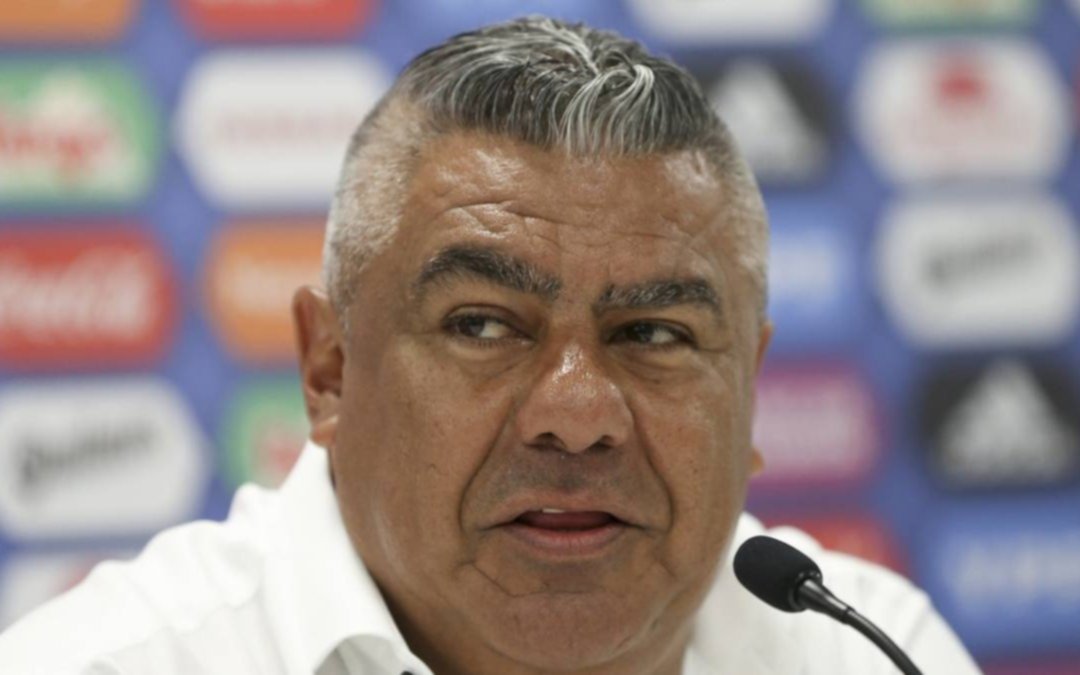"Chiqui" Tapia aseguró que Messi "tiene ganas de volver" al seleccionado argentino