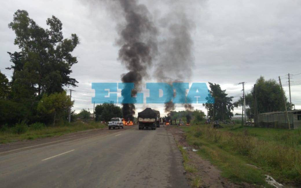 Hartos de la inseguridad, vecinos de Abasto cortaron Ruta 36