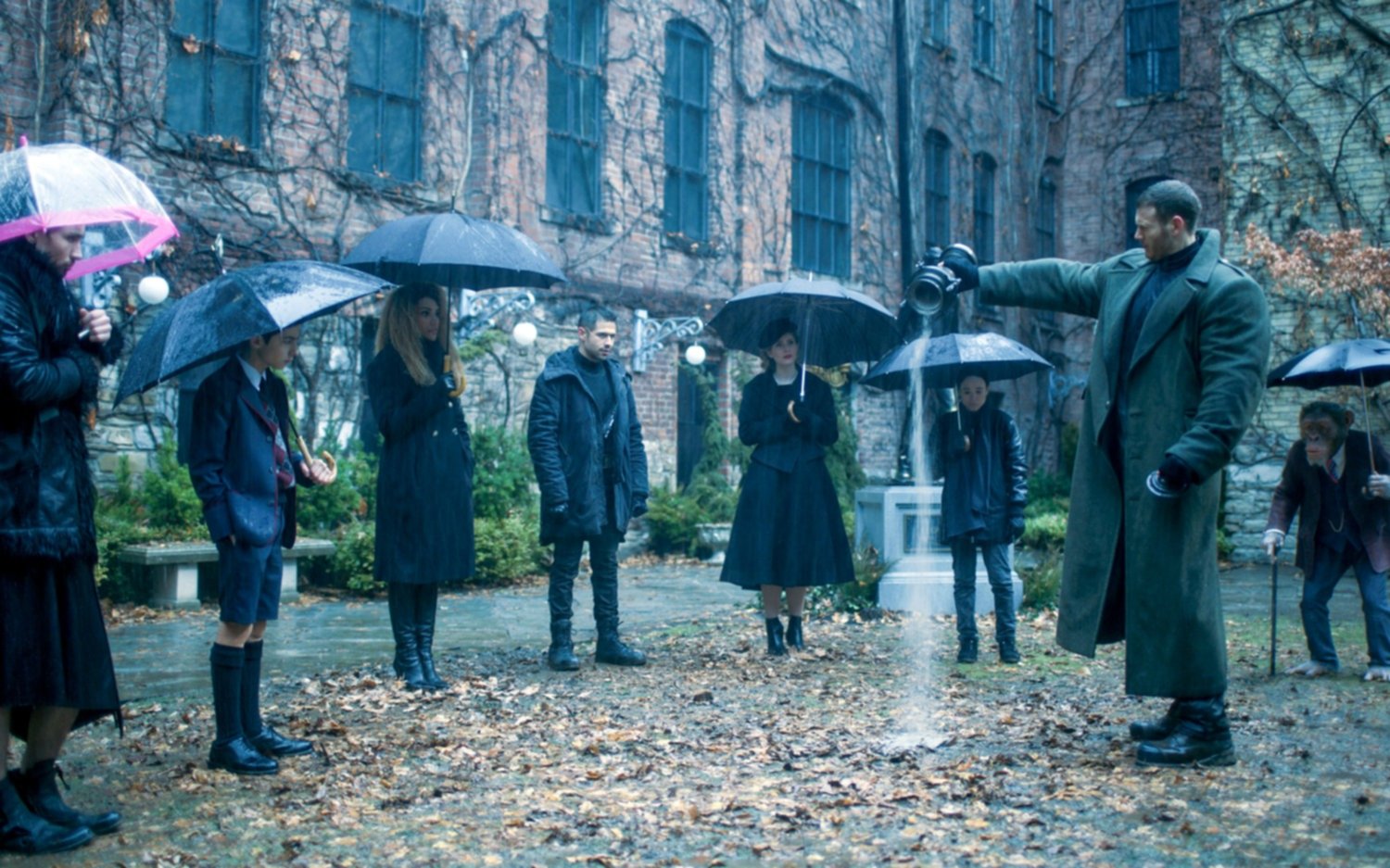 Netflix renueva su "cartelera" con la serie "The umbrella academy"
