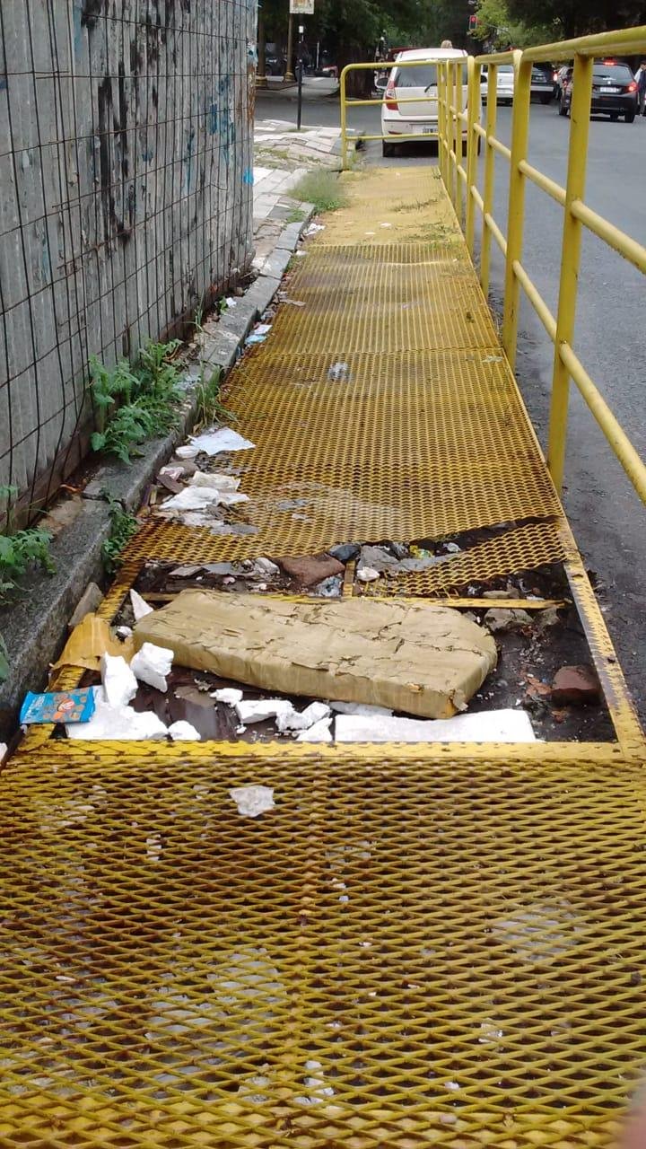 La pasarela de la San Ponciano, en el olvido