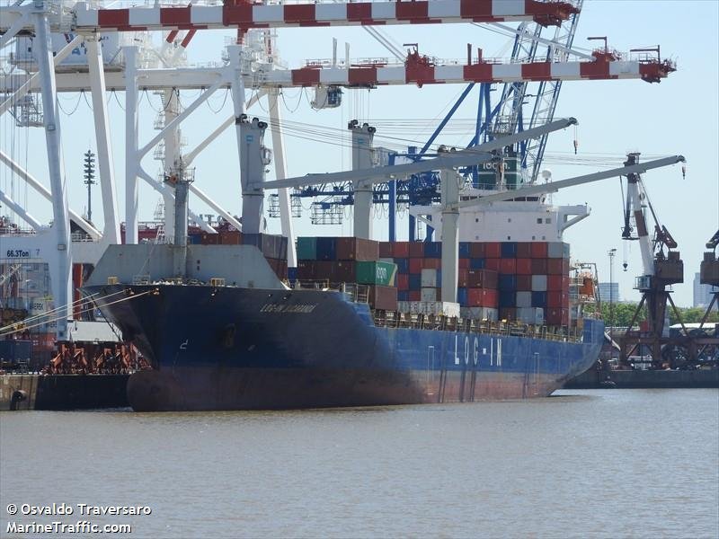 Un carguero de Brasil, la promesa de reactivación en el Puerto La Plata