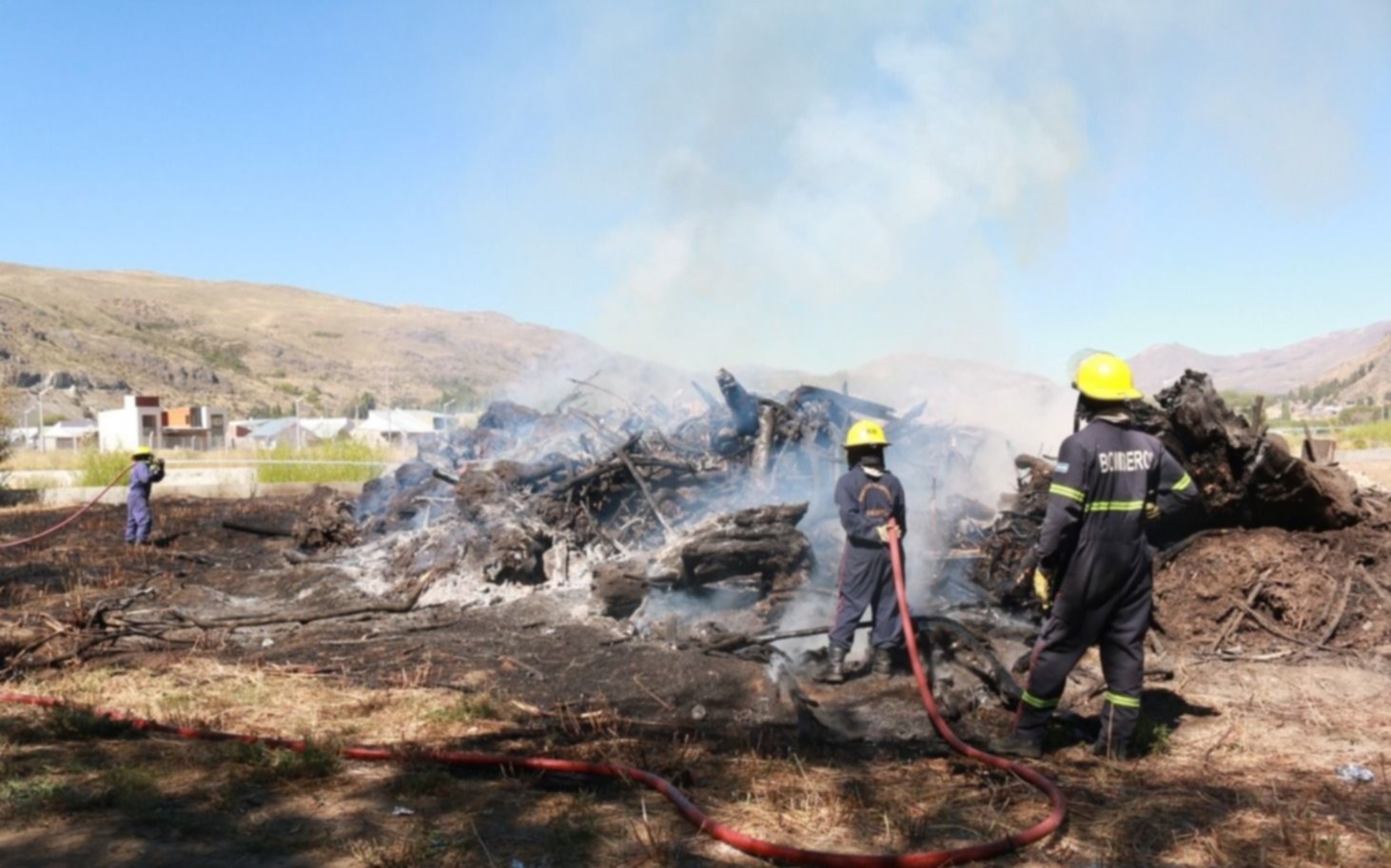 Controlan un incendio que quemó más de 100 hectáreas cerca de Esquel