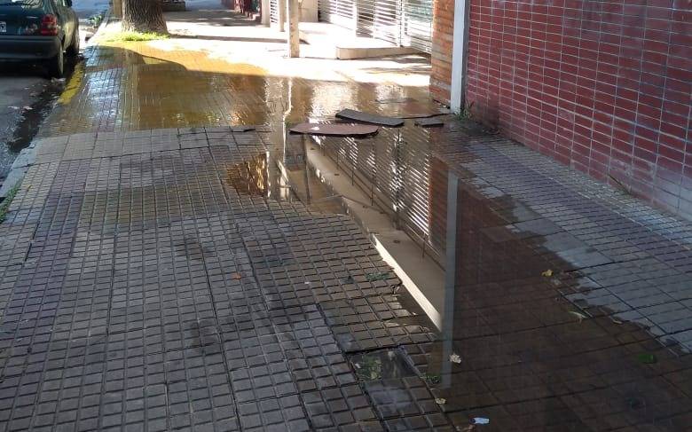 Grave filtración en 10, 59 y 60, un lugar muy transitado
