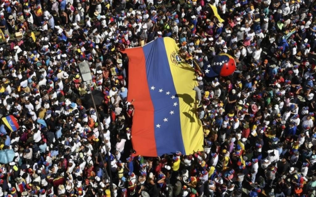 Venezuela: las fuerzas armadas "en alerta" por la ayuda humanitaria