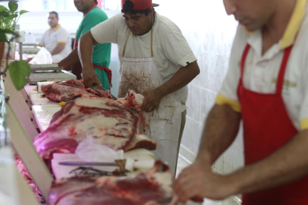 Época de vacas flacas: en las carnicerías la crisis pega fuerte en ambos lados del mostrador