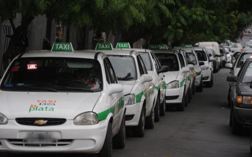 Taxistas de La Plata presentaron otro pedido de aumento de tarifas: "Trabajamos por un kilo de carne"
