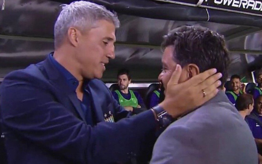 VIDEO: Sigue la novela por el apagón en el Banfield- River: ahora salió a hablar Crespo