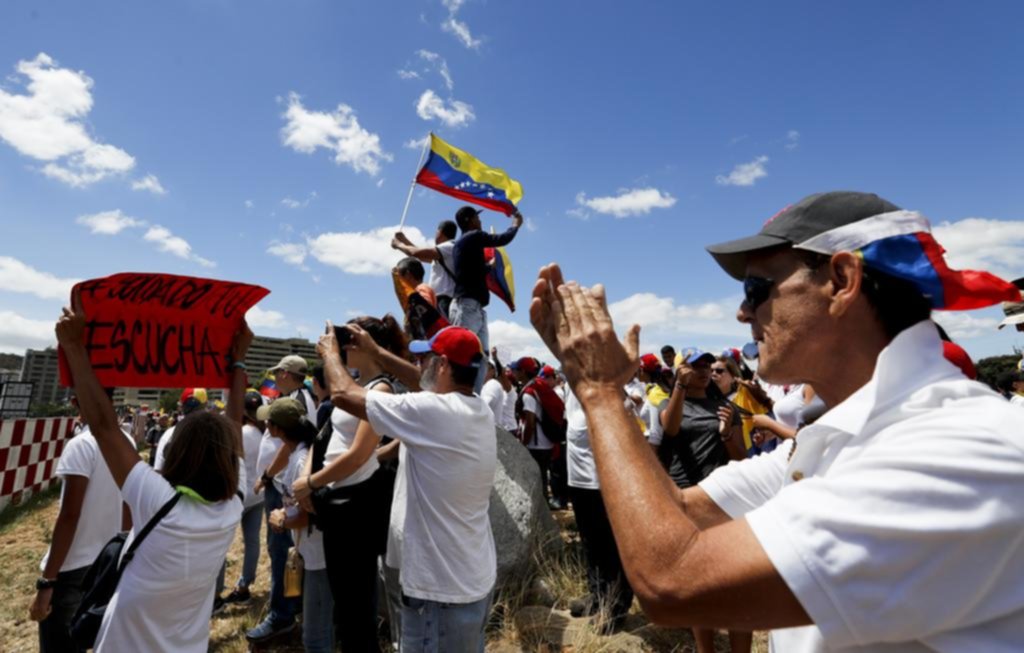 Más de 60 militares desertaron y se refugiaron en Colombia