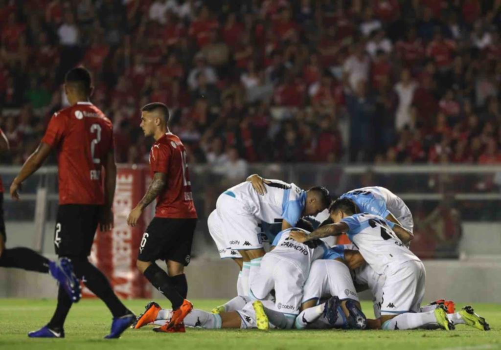 Racing se adueñó del clásico y sacó gran chapa de canditado al título
